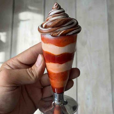جام بستنی شکلاتی وانیلی